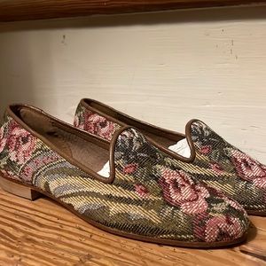 Beautiful floral mules! Never worn, just a few scratches.